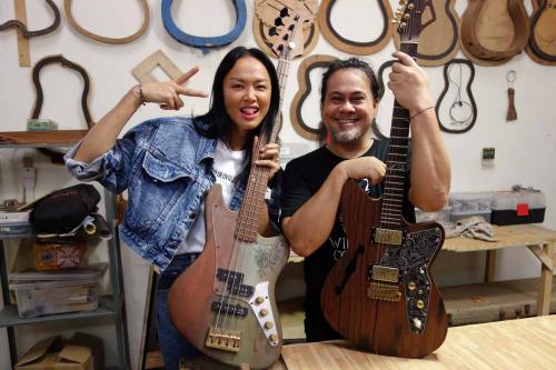 Memainkan &quot;Bunyi Indonesia&quot; Bersama Sjuman Instruments